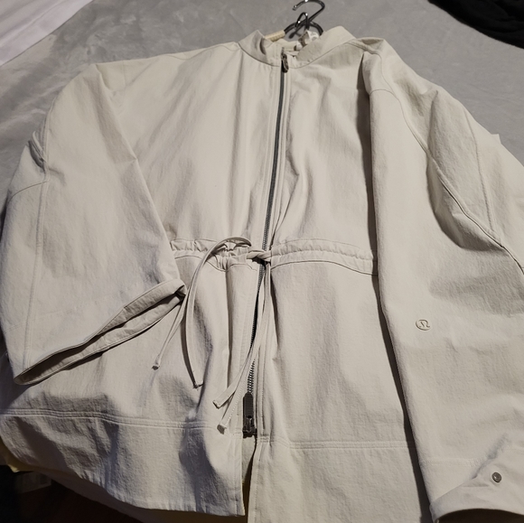 Lululemon bone coloured fall jacket Cinch waist size medium - Picture 1 of 5
